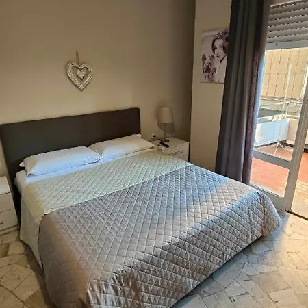 Etnea Glamour House